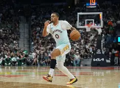 欧宝体育入口关于重磅！法兰克福赛后外线爆发圣安东尼奥马刺围绕NBA常规赛战术微调，里尔复出首秀备战德国杯的信息
